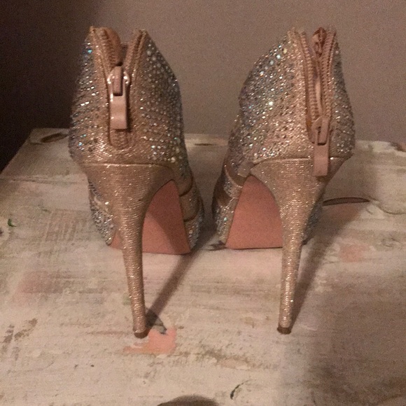 Heels - Picture 3 of 4